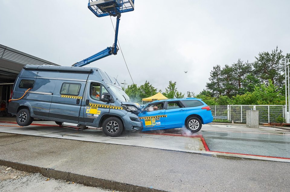 Frontalcrash mit dem Wohnmobil- Gefahrenzone Knautschzone